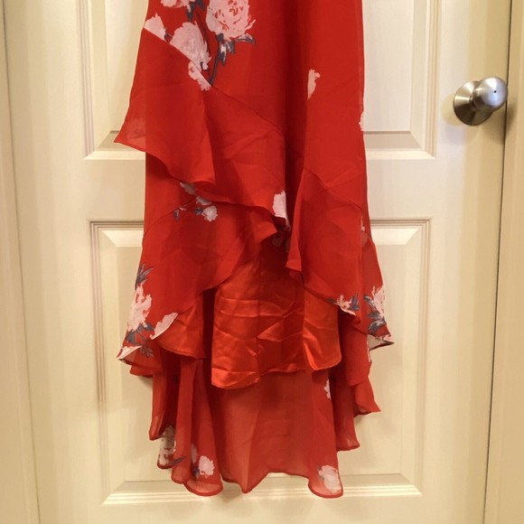 NWT LuLu’s Love in Bloom Dress Small Red Floral Print Off-the-Shoulder High-Low - Picture 8 of 11